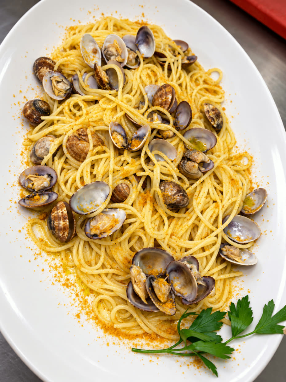 Spaghetti alle vongole e bottarga
